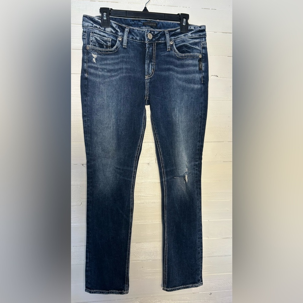 Silver Jeans, women’s size 29, dark wash, excellent condition. Low rise.